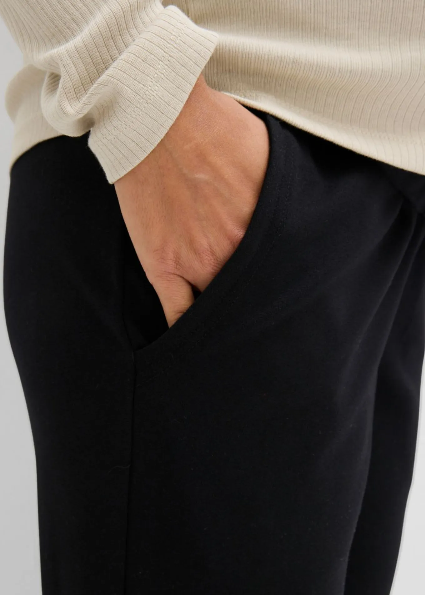 Pantalón premamá sin cierre de Punto di Roma con cinturilla elástica