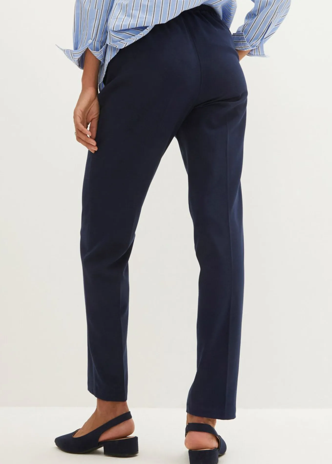 Pantalón sin cierre con pinzas