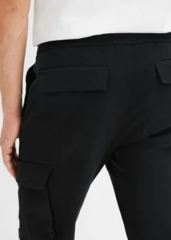 Pantalón sin cierre tipo cargo con recto y regular