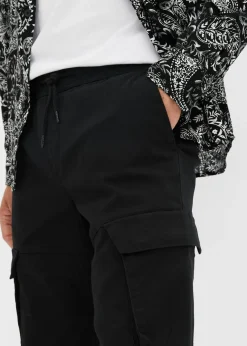 Pantalón sin cierre tipo cargo con recto y regular