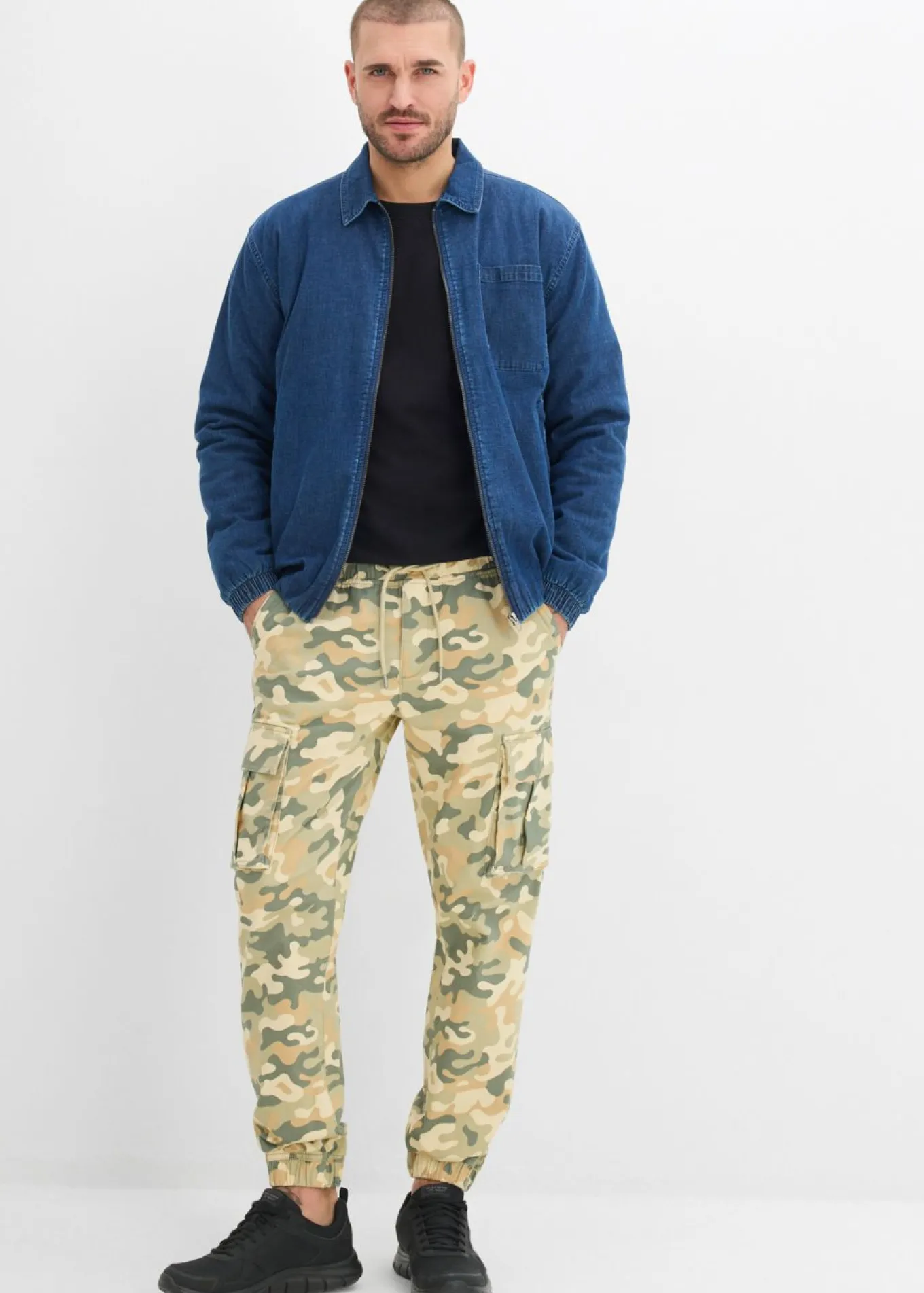 Pantalón sin cierre tipo cargo con recto y regular