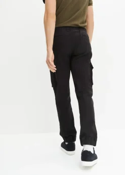 Pantalón sin cierre tipo cargo con recto y regular