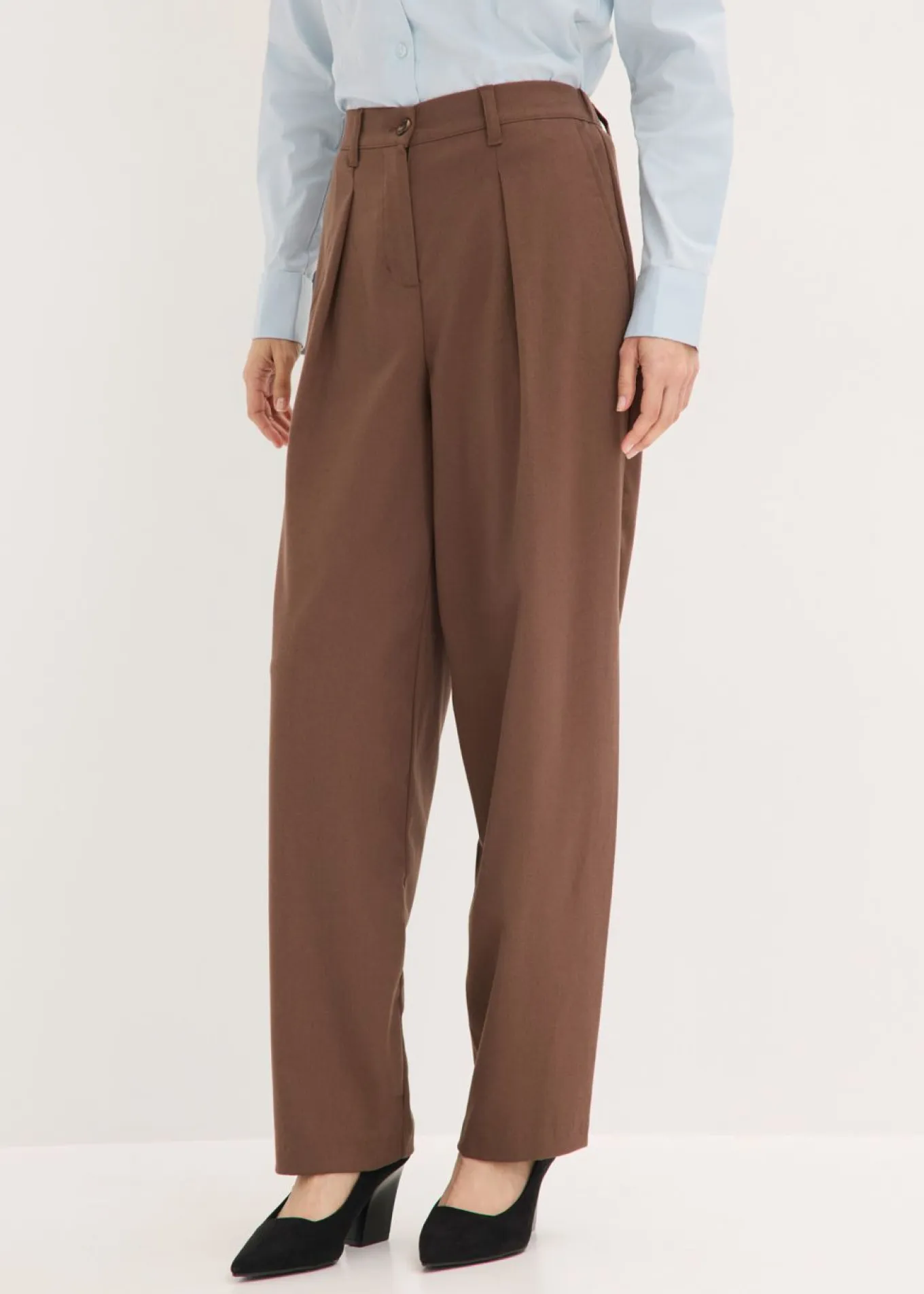 Pantalón tipo barrel con pinzas