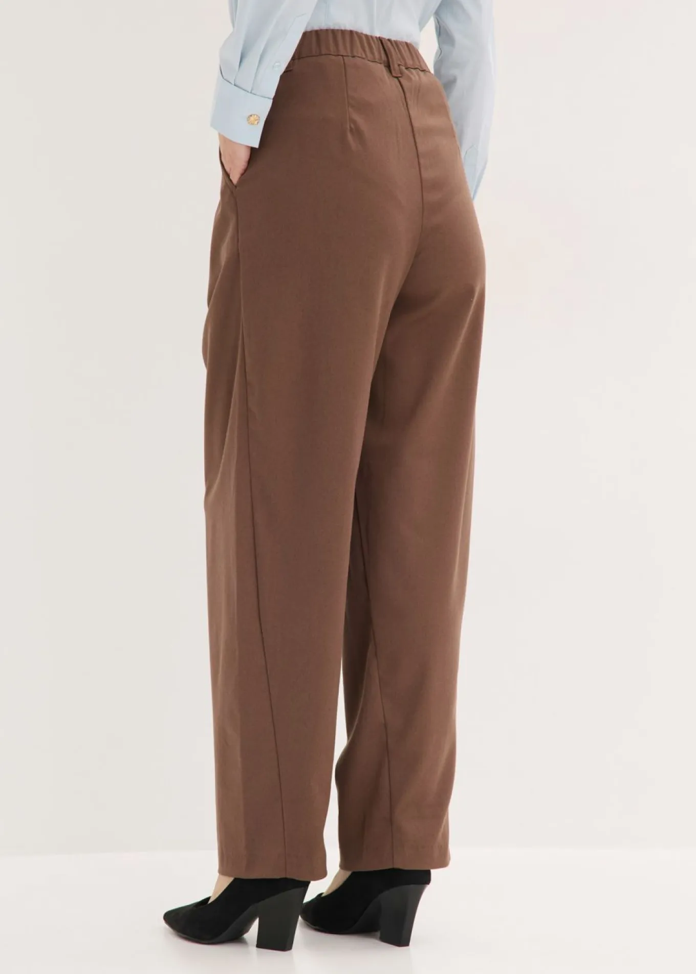 Pantalón tipo barrel con pinzas
