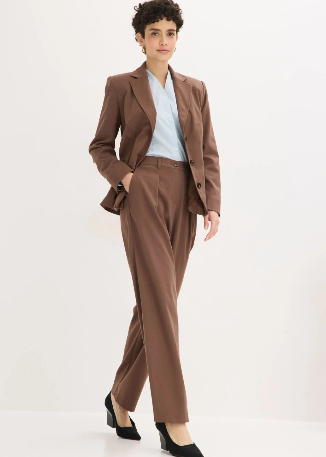 Pantalón tipo barrel con pinzas