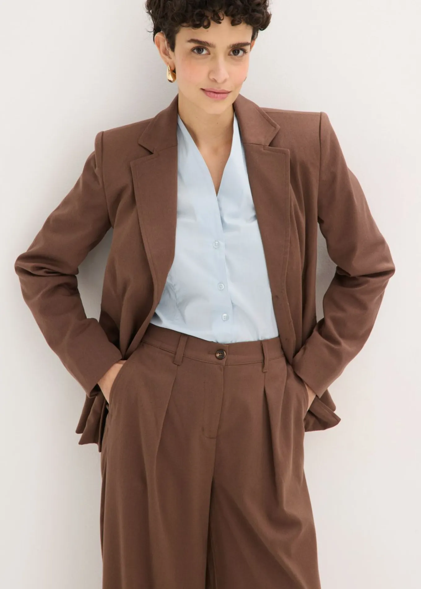 Pantalón tipo barrel con pinzas