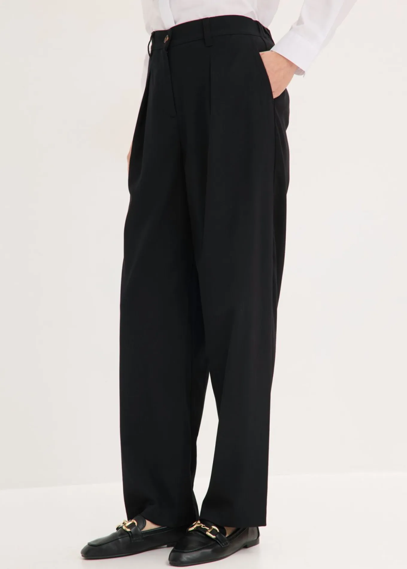 Pantalón tipo barrel con pinzas
