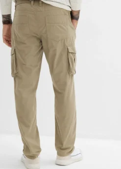 Pantalón tipo cargo con corte regular, diseño recto y cinturilla elástica