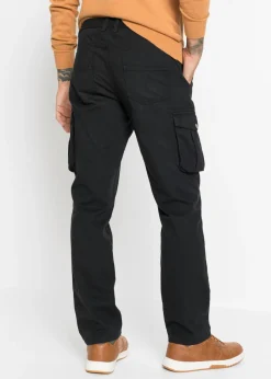 Pantalón tipo cargo con corte regular, diseño recto y cinturilla elástica
