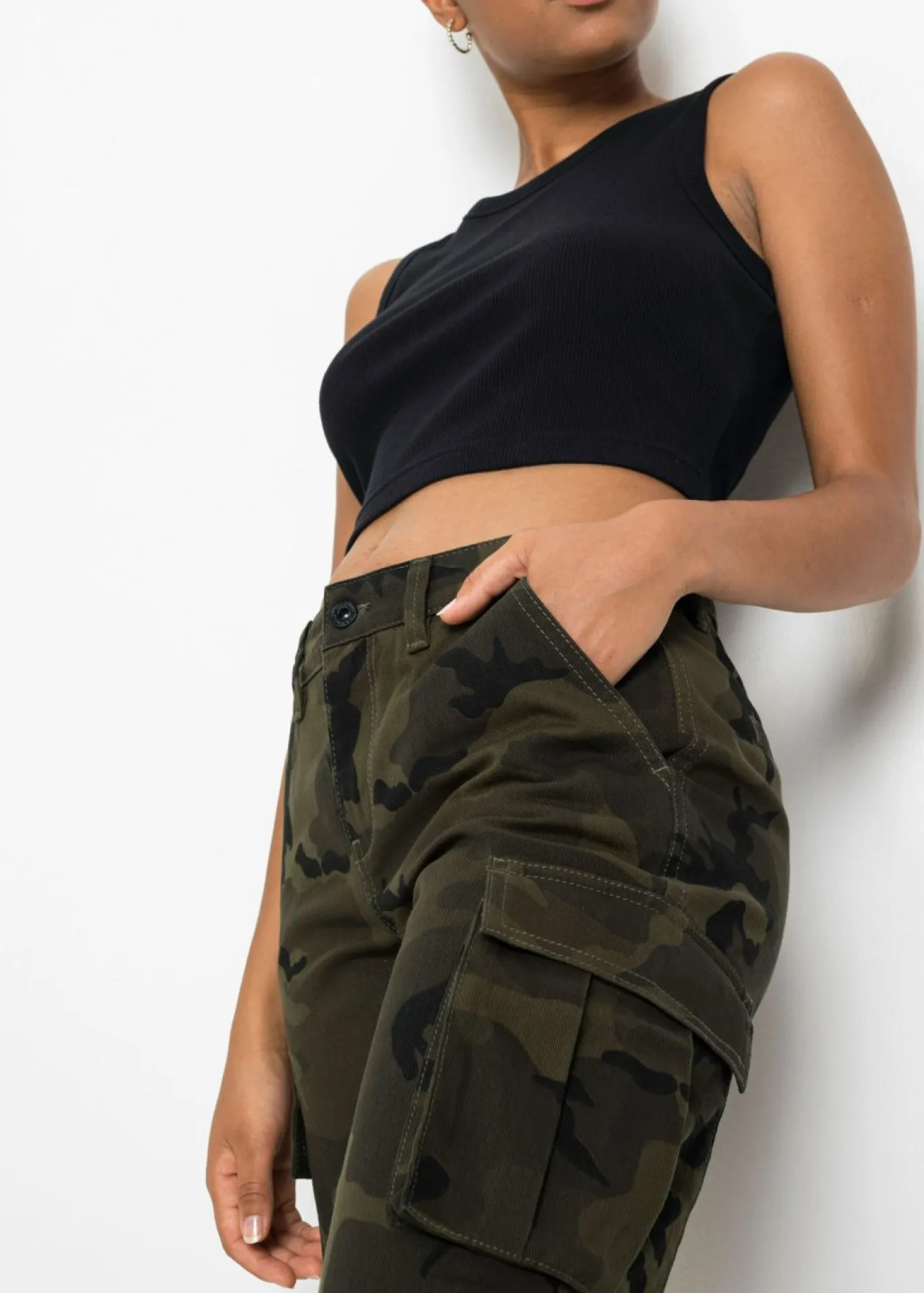 Pantalón tipo cargo de algodón puro