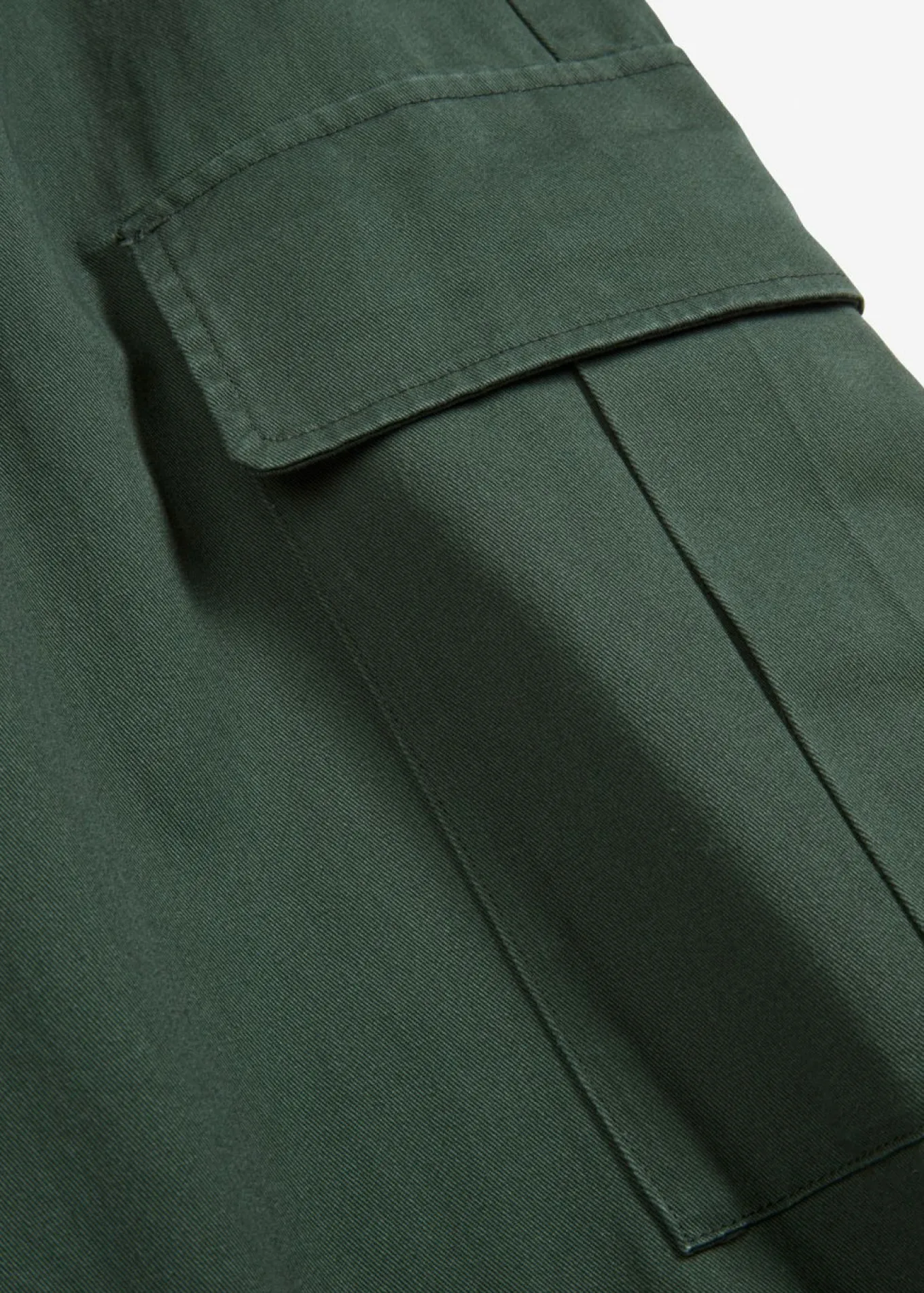 Pantalón tipo cargo de algodón puro
