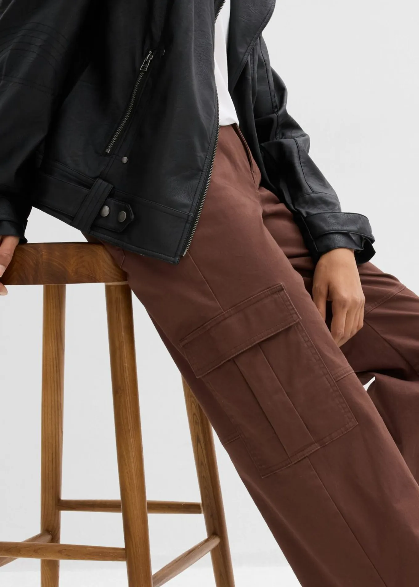 Pantalón tipo cargo de mezcla de algodón elástico