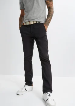 Pantalón tipo chino con corte regular, cinturilla elástica, cinturón y forma recta
