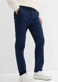 Pantalón tipo chino con corte regular, forro térmico de franela y diseño tapered