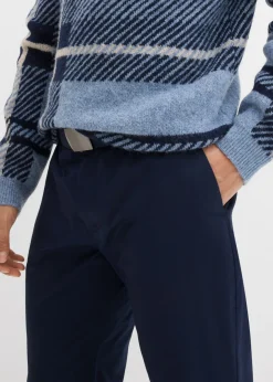Pantalón tipo chino con corte regular, cinturilla elástica, cinturón y forma recta