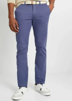 Pantalón tipo chino con corte regular, cinturilla elástica, cinturón y forma recta