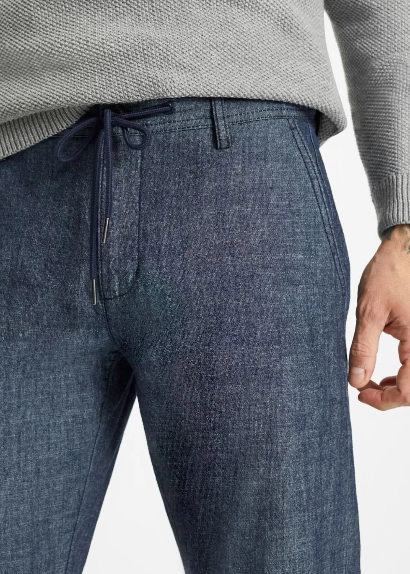 Pantalón tipo chino de cambray con corte recto y regular