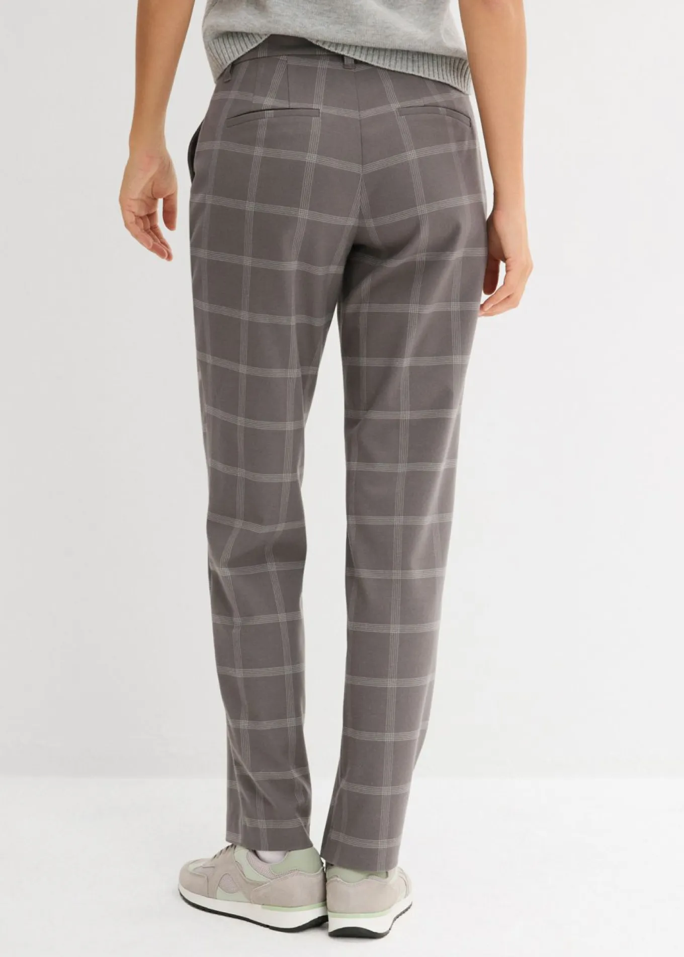 Pantalón tipo chino de cuadros