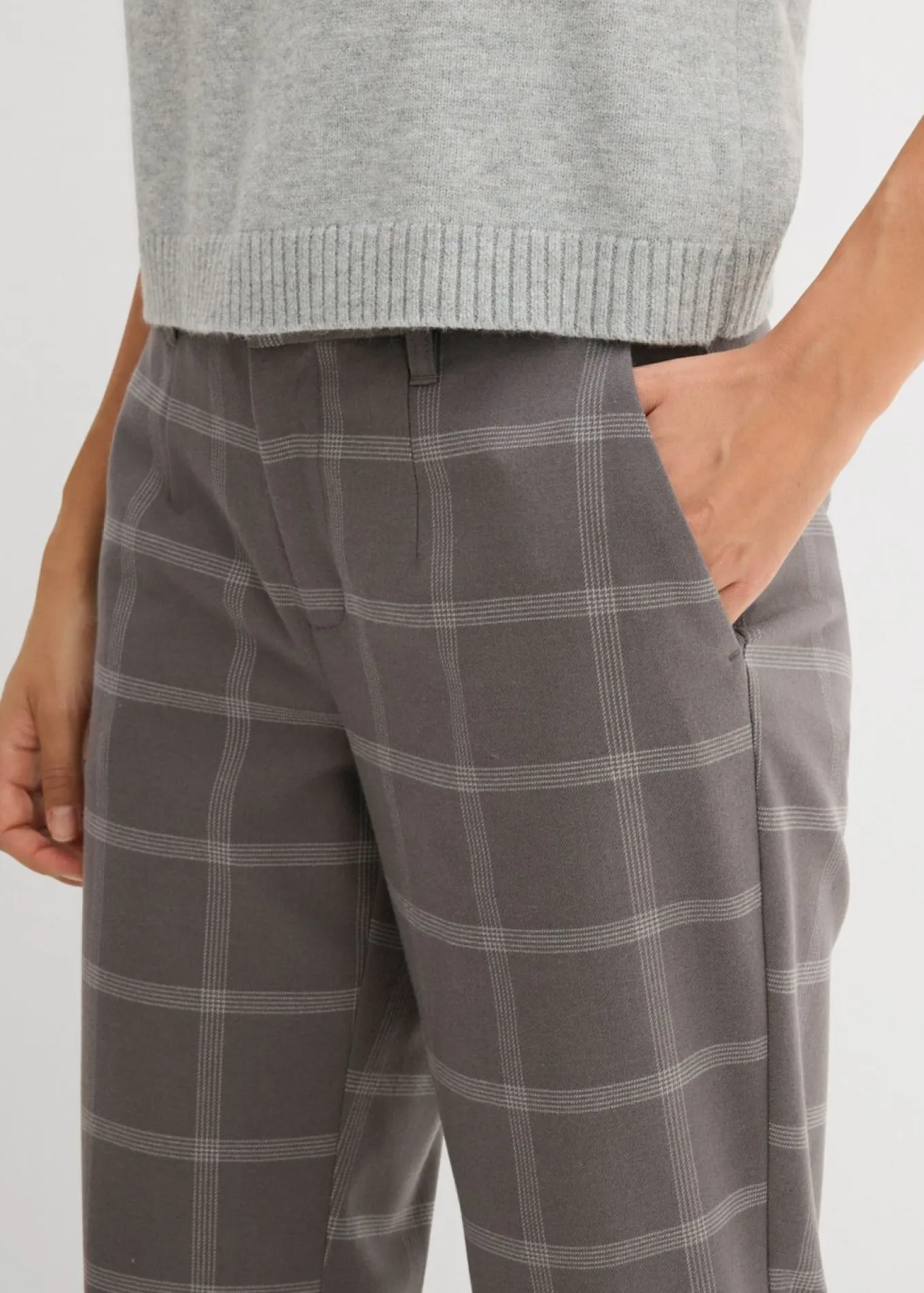 Pantalón tipo chino de cuadros