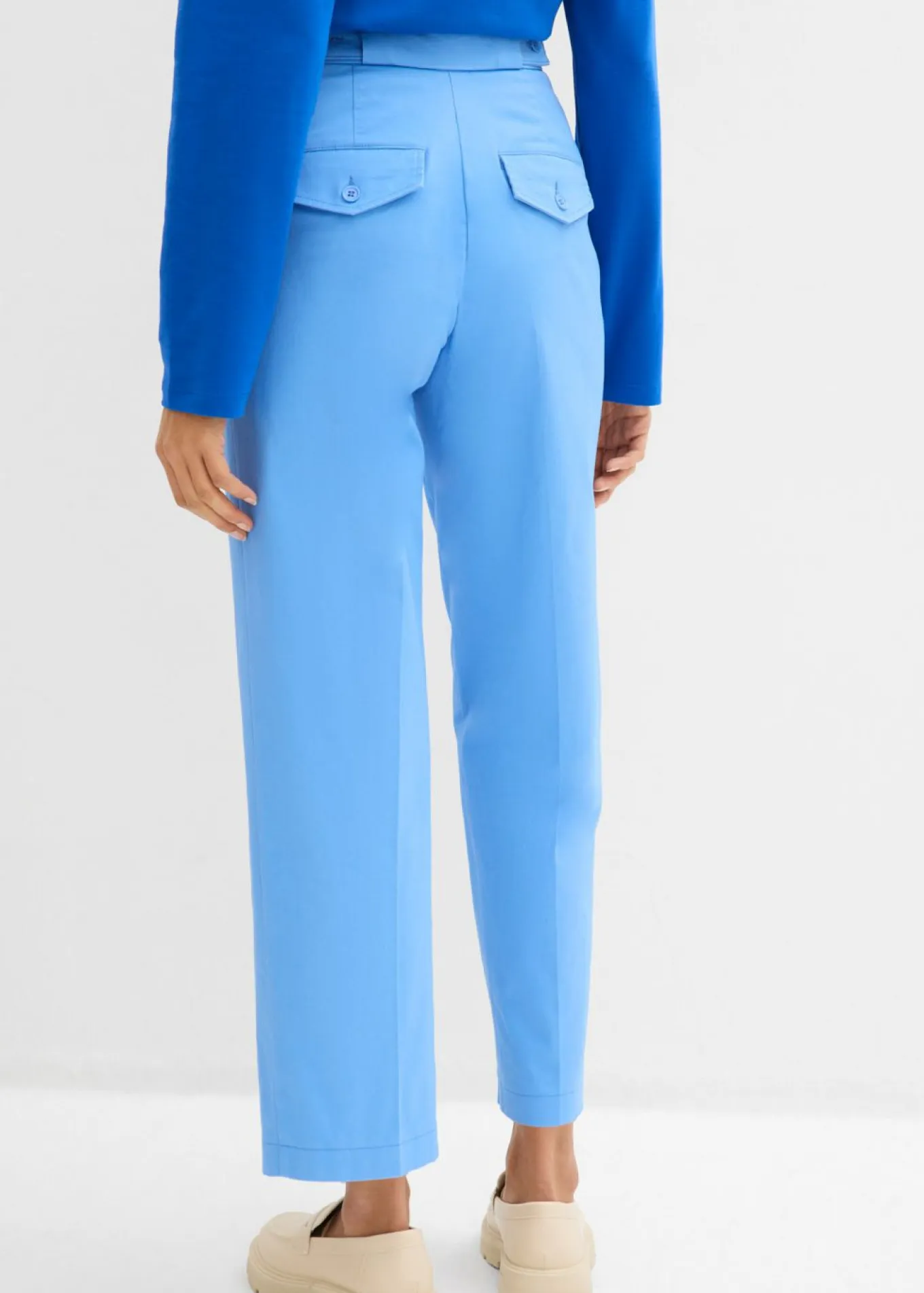 Pantalón tipo chino de sarga de algodón