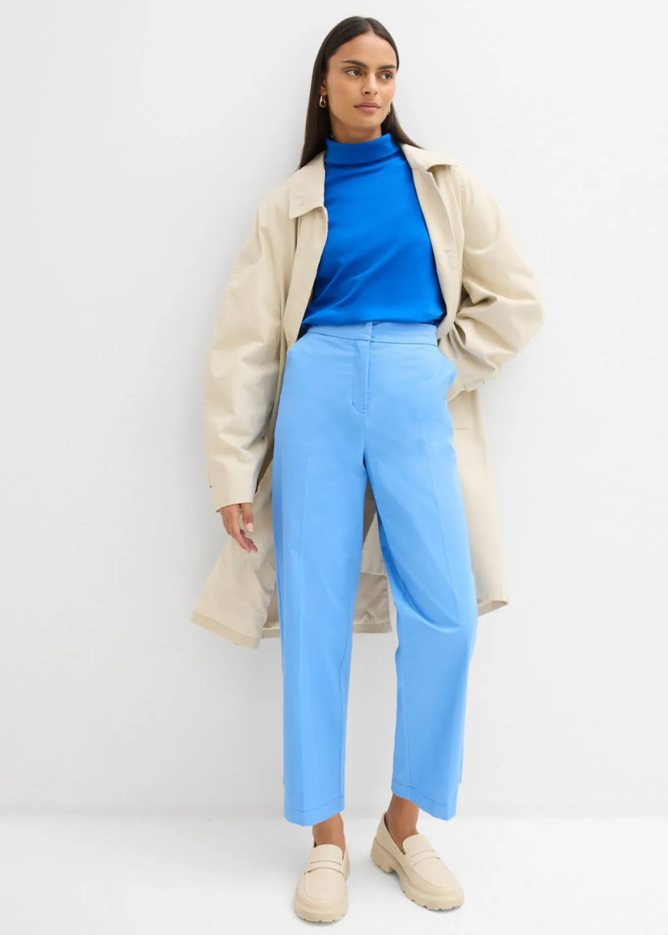 Pantalón tipo chino de sarga de algodón