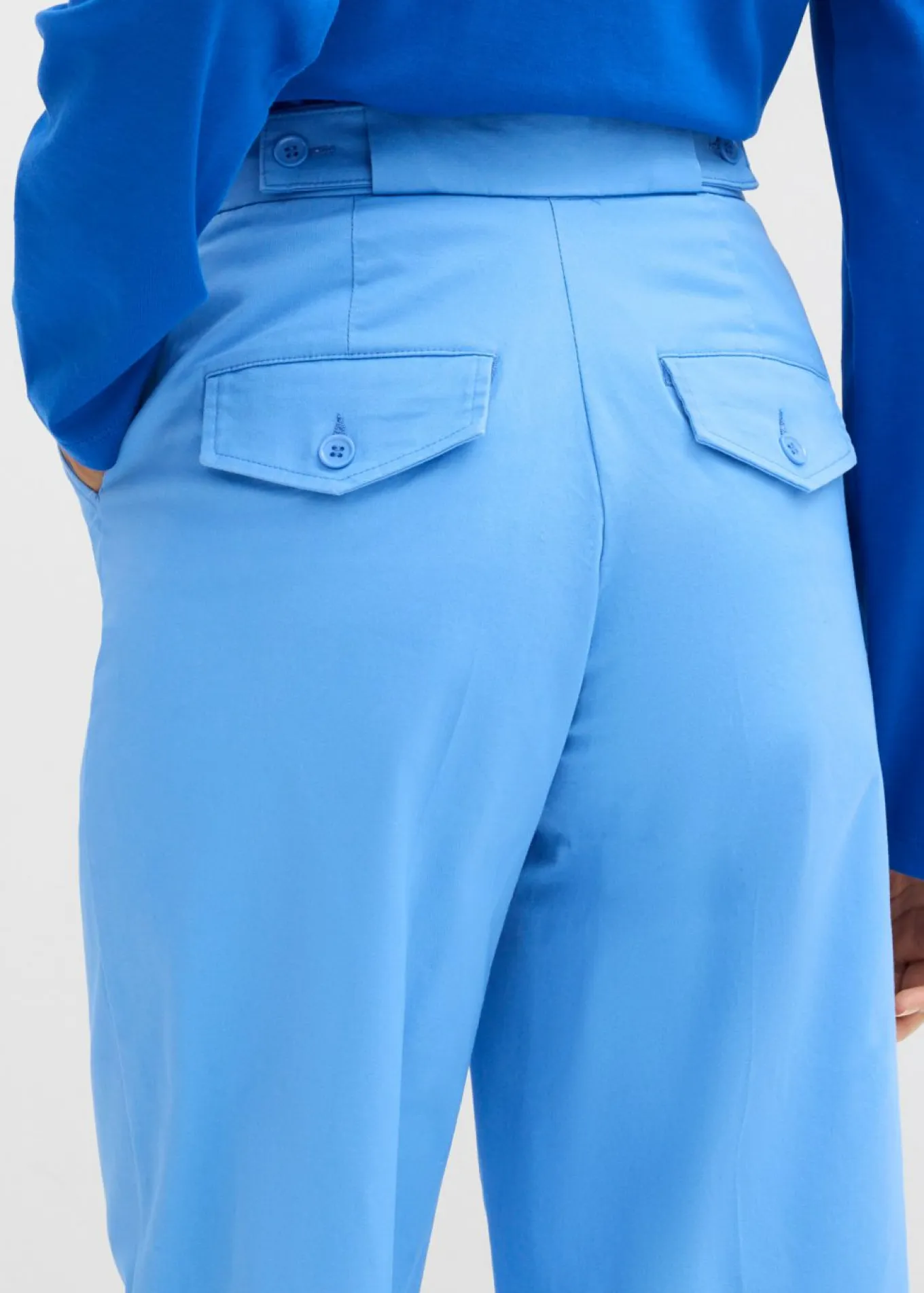 Pantalón tipo chino de sarga de algodón