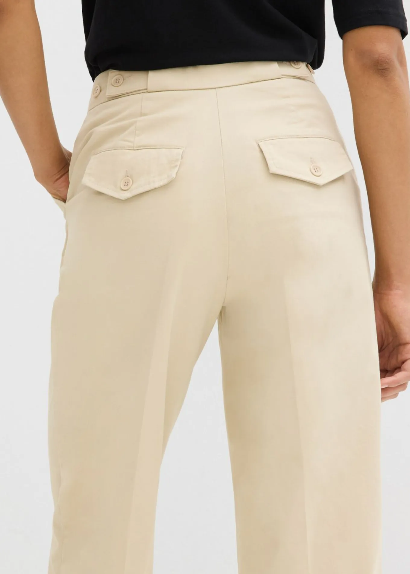 Pantalón tipo chino de sarga de algodón
