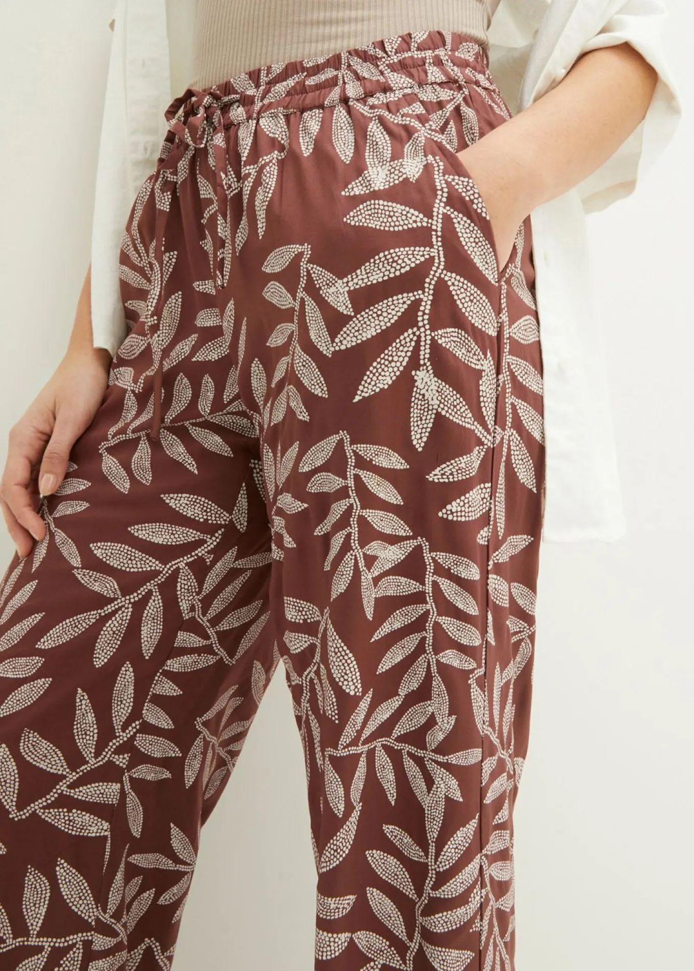 Pantalón tipo palazzo de viscosa sostenible con estampado