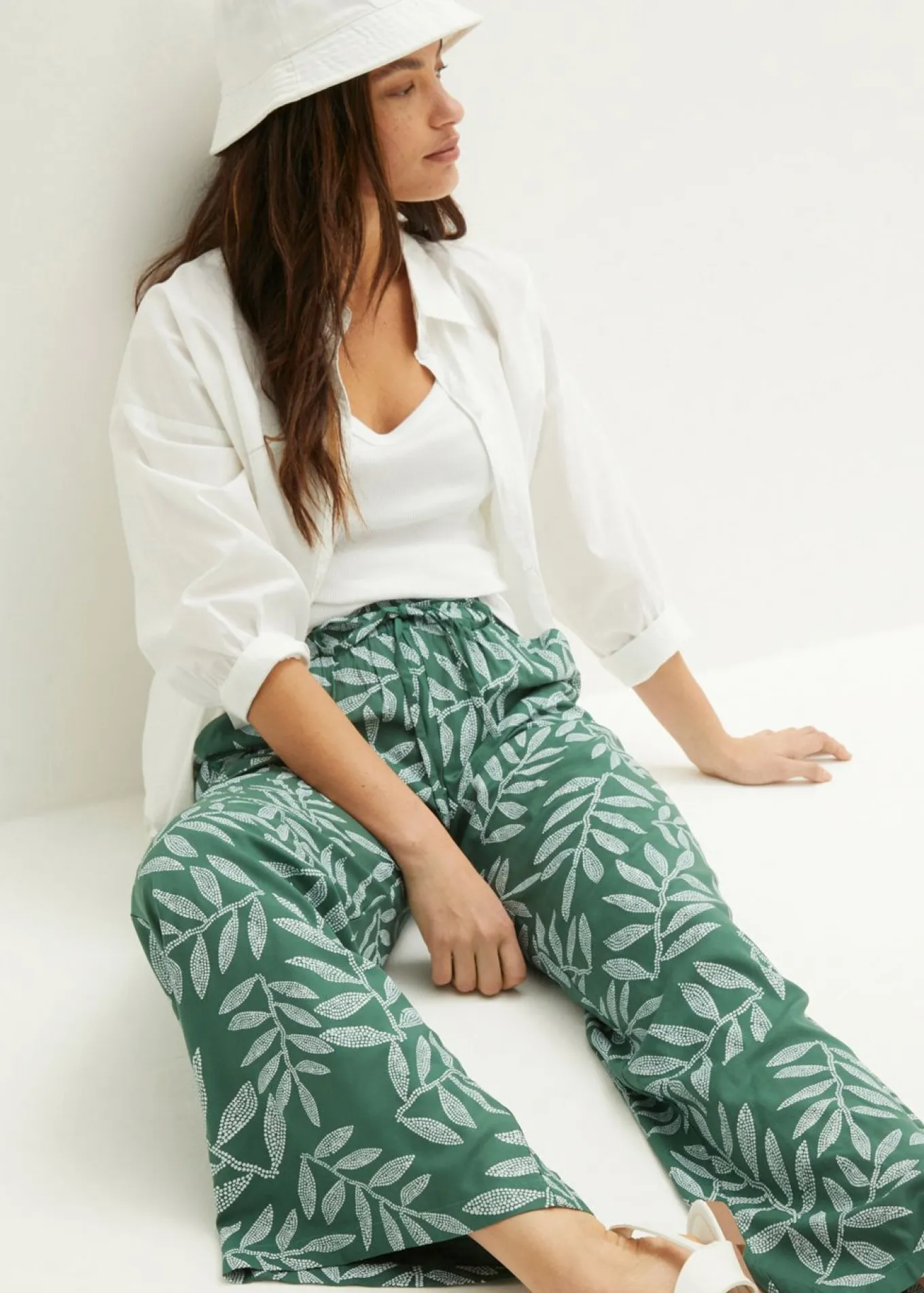 Pantalón tipo palazzo de viscosa sostenible con estampado