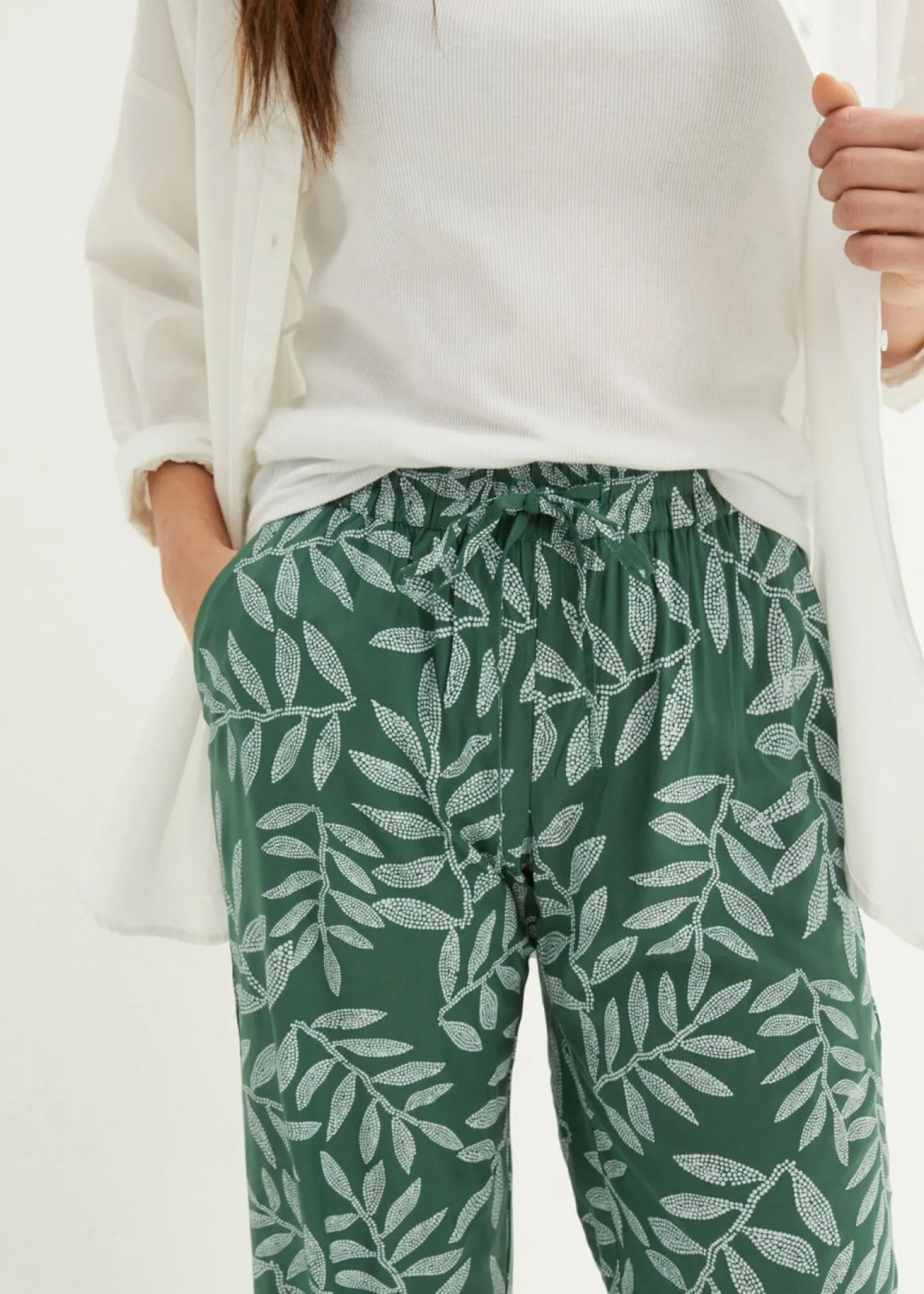 Pantalón tipo palazzo de viscosa sostenible con estampado