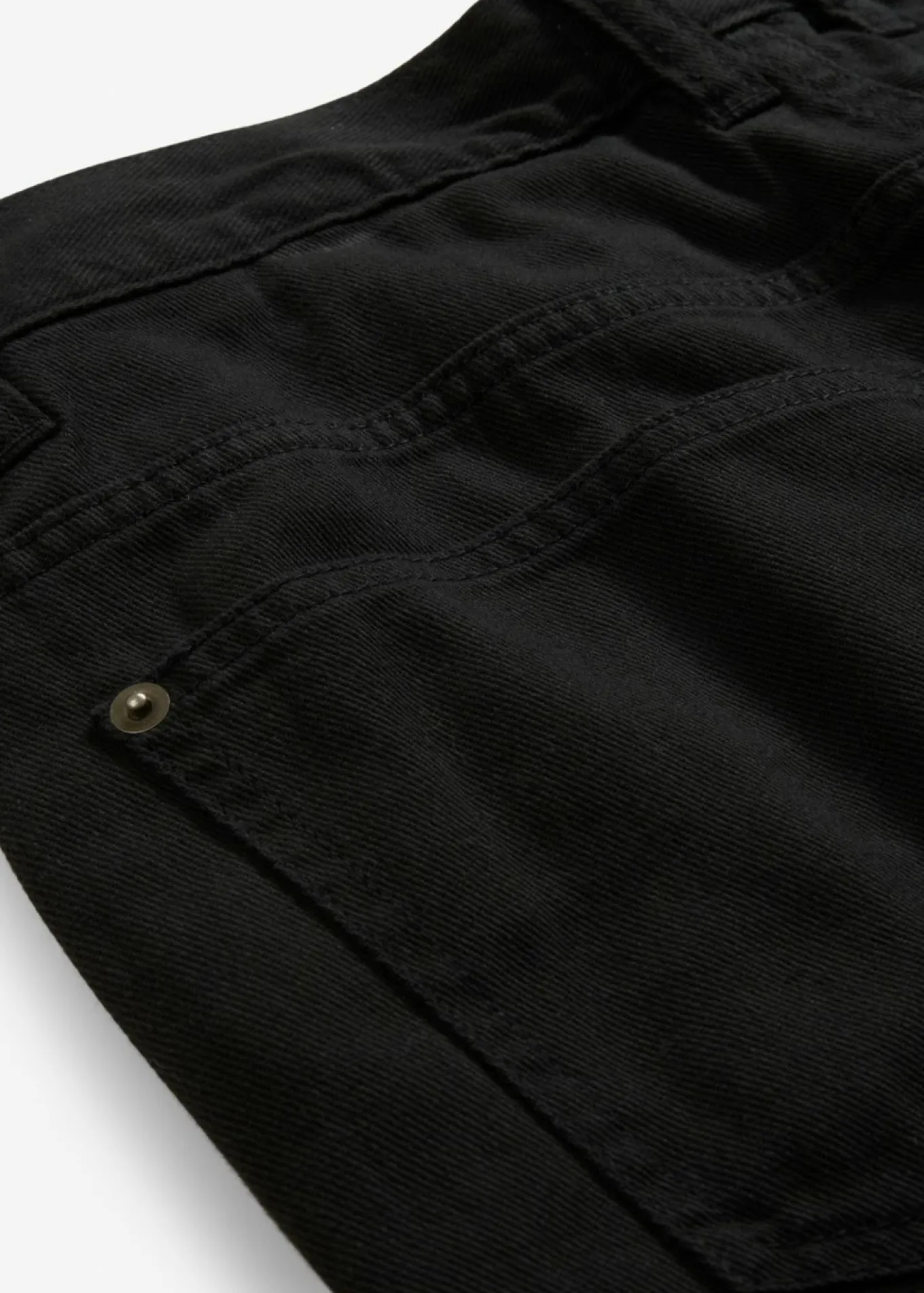 Pantalón térmico con corte holgado, cinturilla cómoda y diseño recto