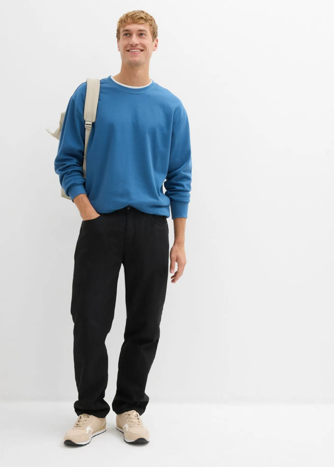 Pantalón térmico con corte holgado, cinturilla cómoda y diseño recto