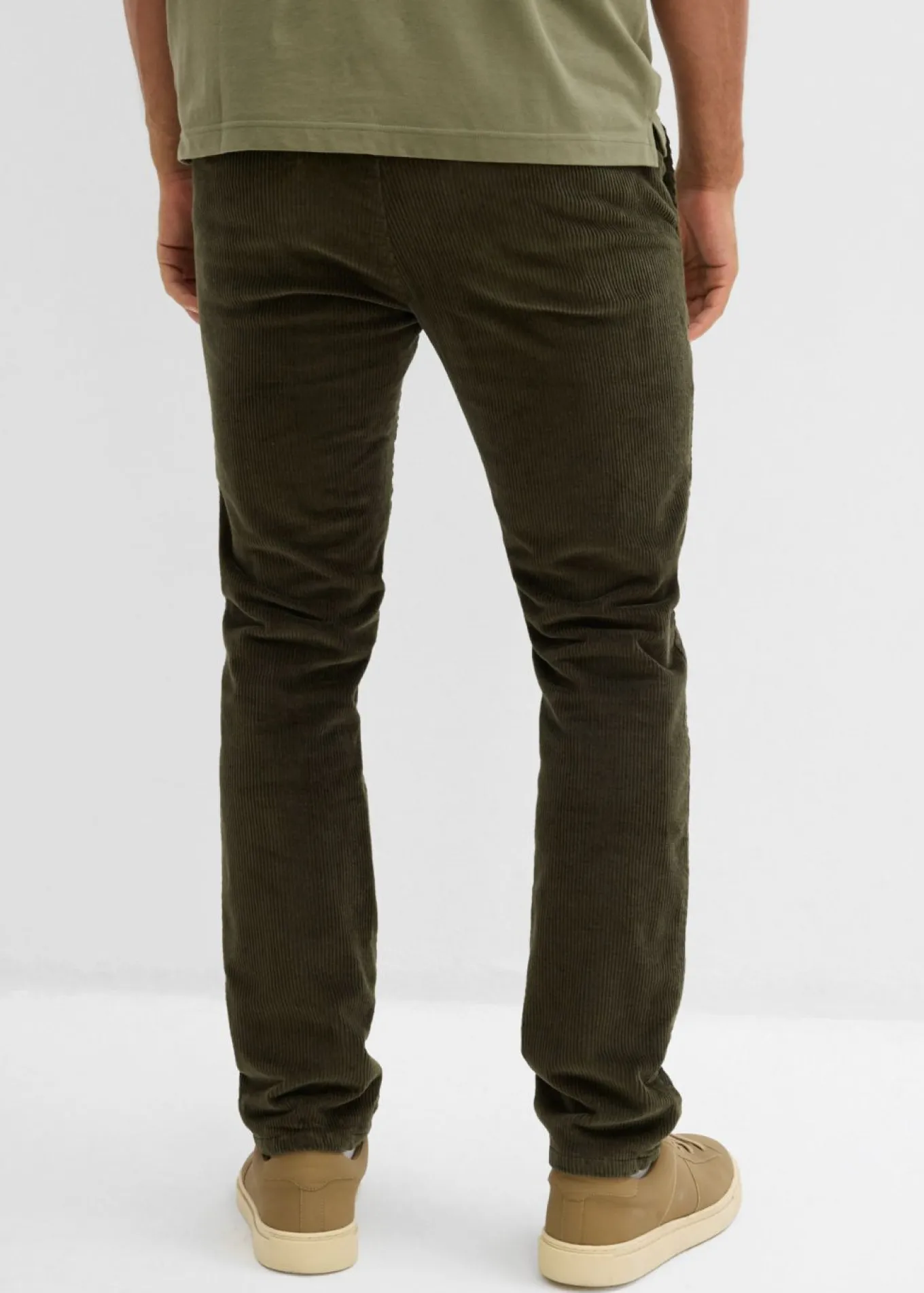 Pantalón térmico de pana con corte regular, forro de franela y diseño recto