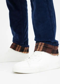Pantalón térmico de pana con corte informal, forro de franela y diseño recto