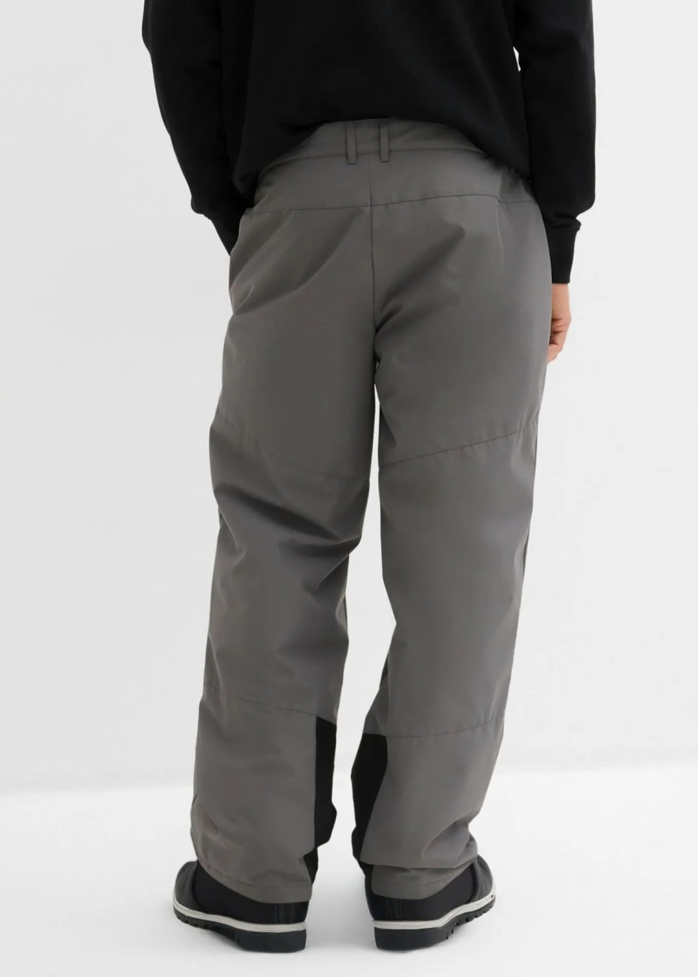 Pantalón térmico funcional con material repelente al agua y corte regular