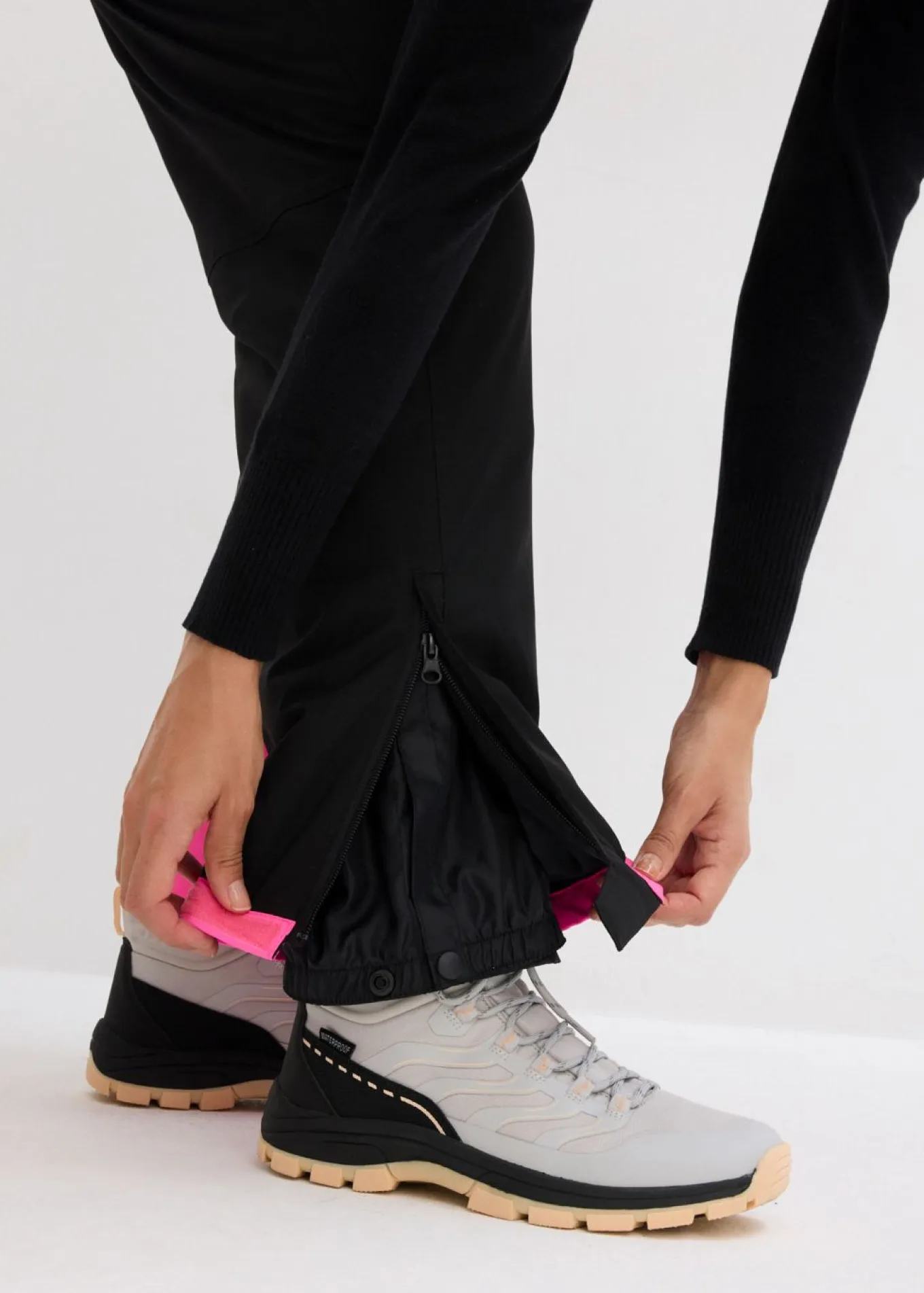 Pantalón térmico funcional de esquí con tirantes desmontables, material impermeable y corte recto