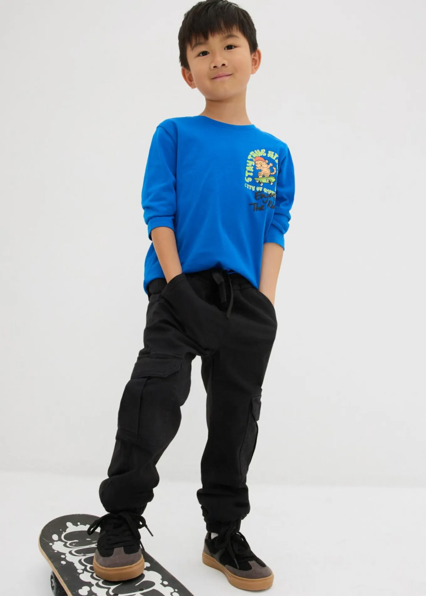 Pantalón térmico tipo cargo con corte regular y forro de punto