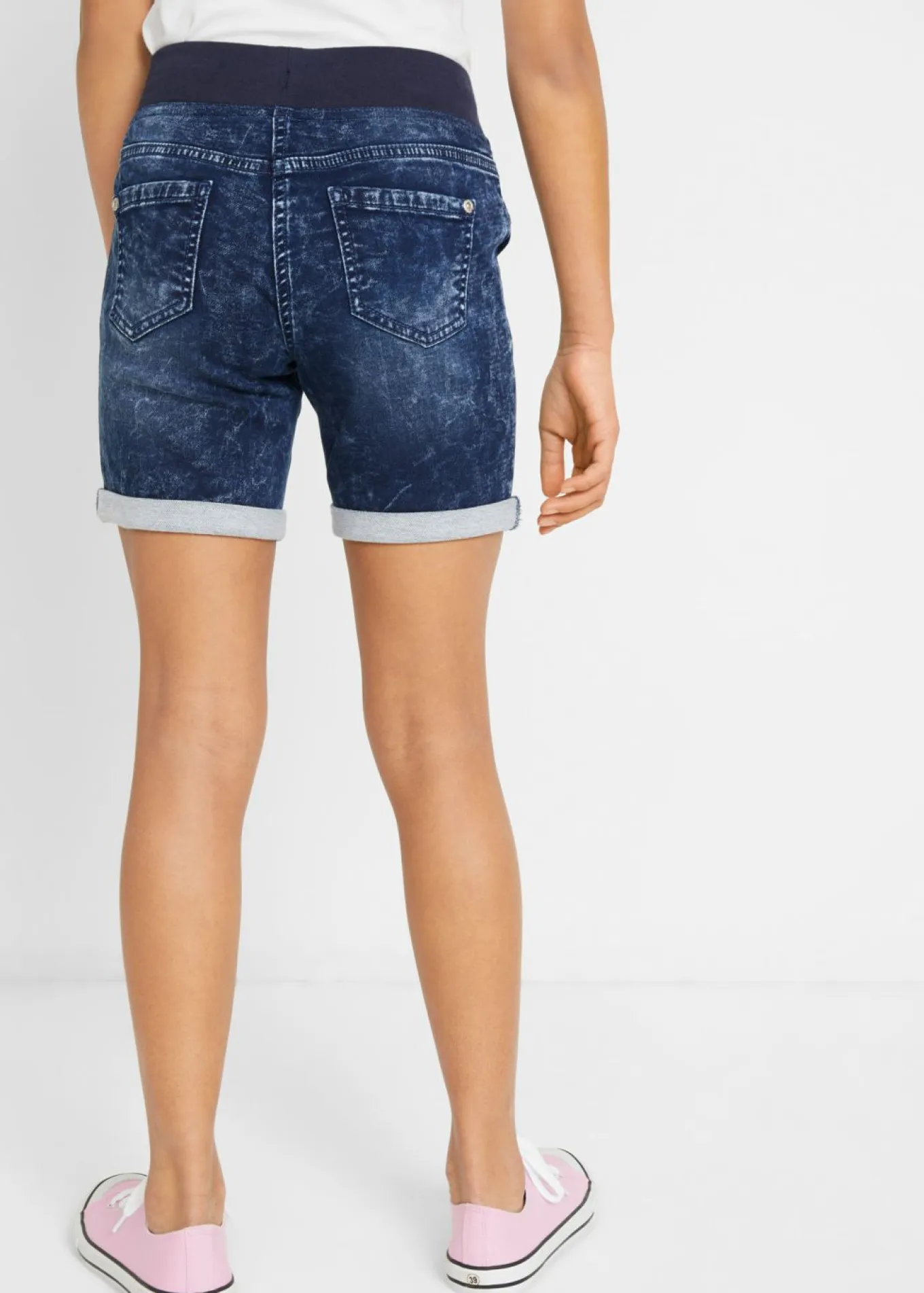 Pantalón vaquero corto con talle medio