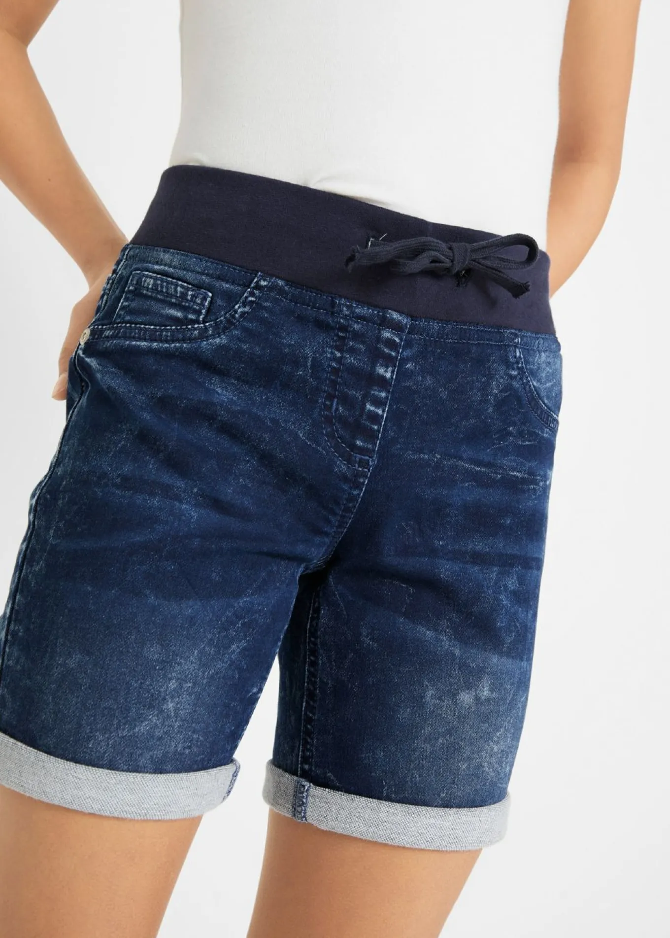 Pantalón vaquero corto con talle medio