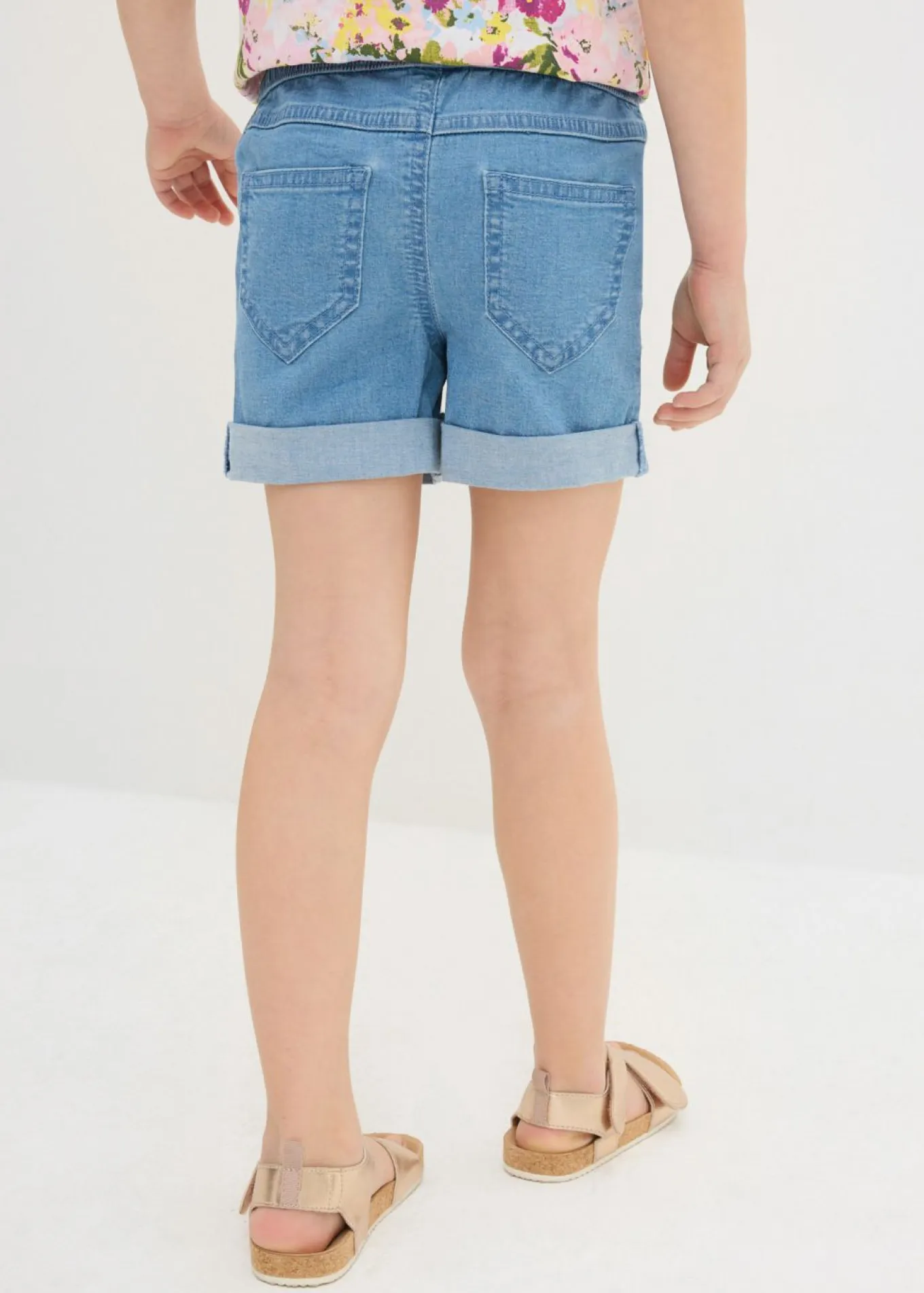 Pantalón vaquero corto con talle medio
