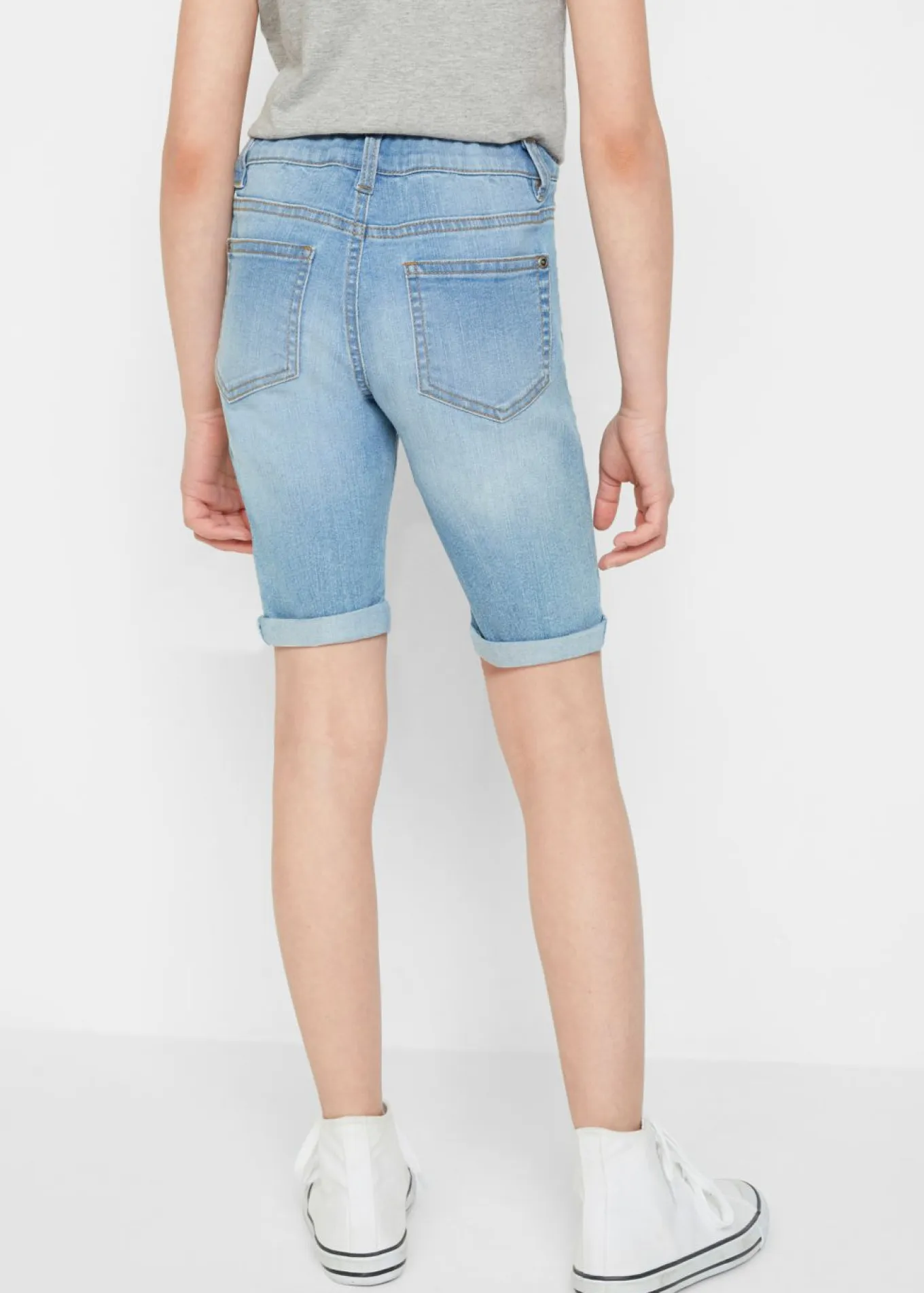 Pantalón vaquero corto elástico con talle medio