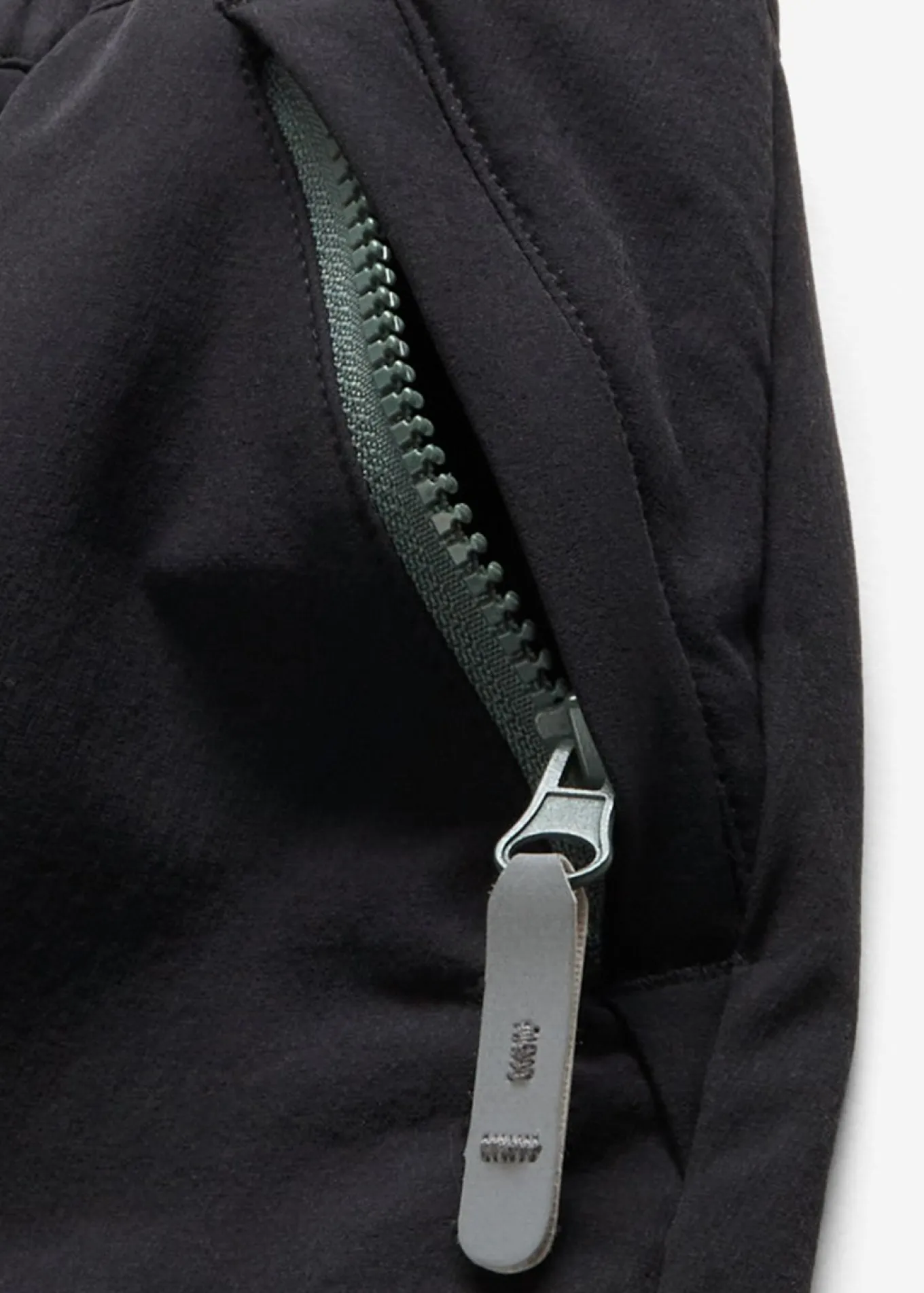 Pantalones cargo elásticos de softshell con ajuste de ancho, repelentes al agua