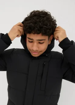 Parka acolchada con detalles deportivos y capucha