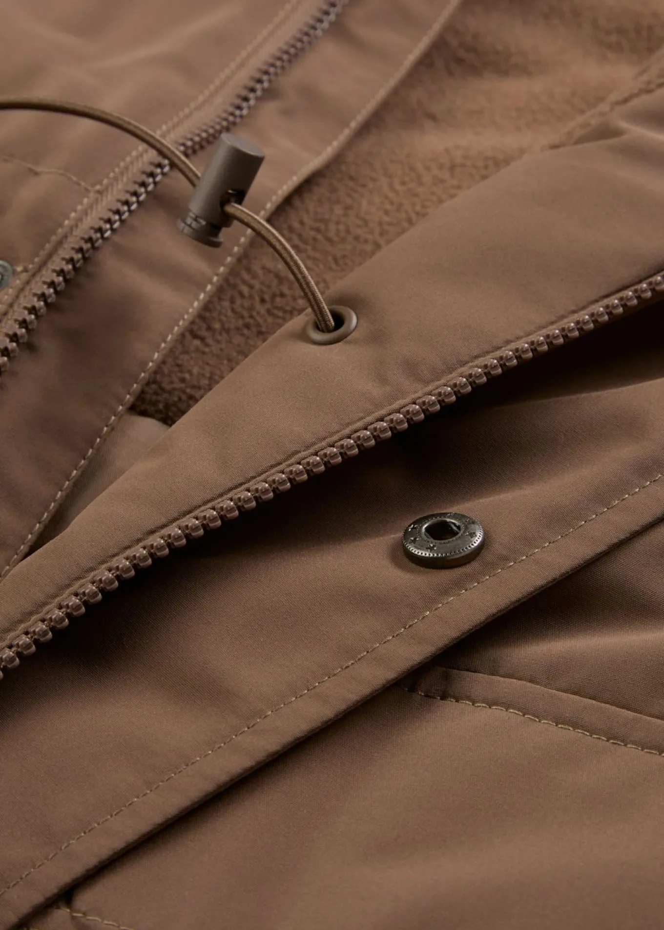Parka acolchada con forro polar y capucha desmontable