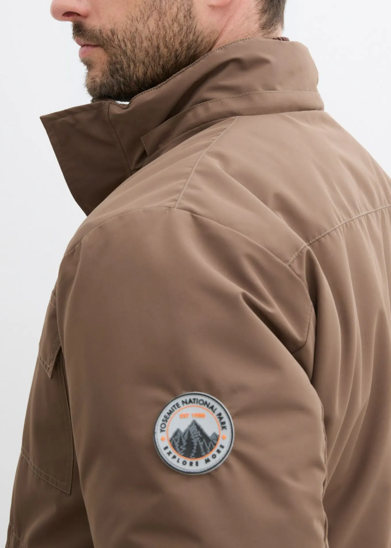 Parka acolchada con forro polar y capucha desmontable