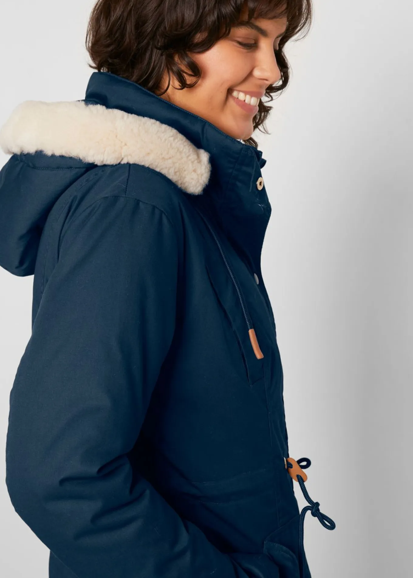 Parka acolchada con ribete de pelo sintético