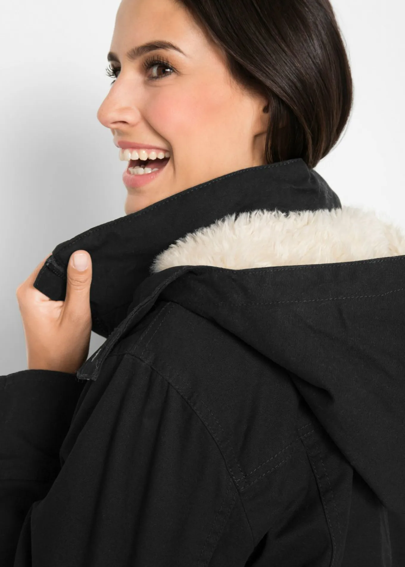 Parka con capucha forrada de tejido polar