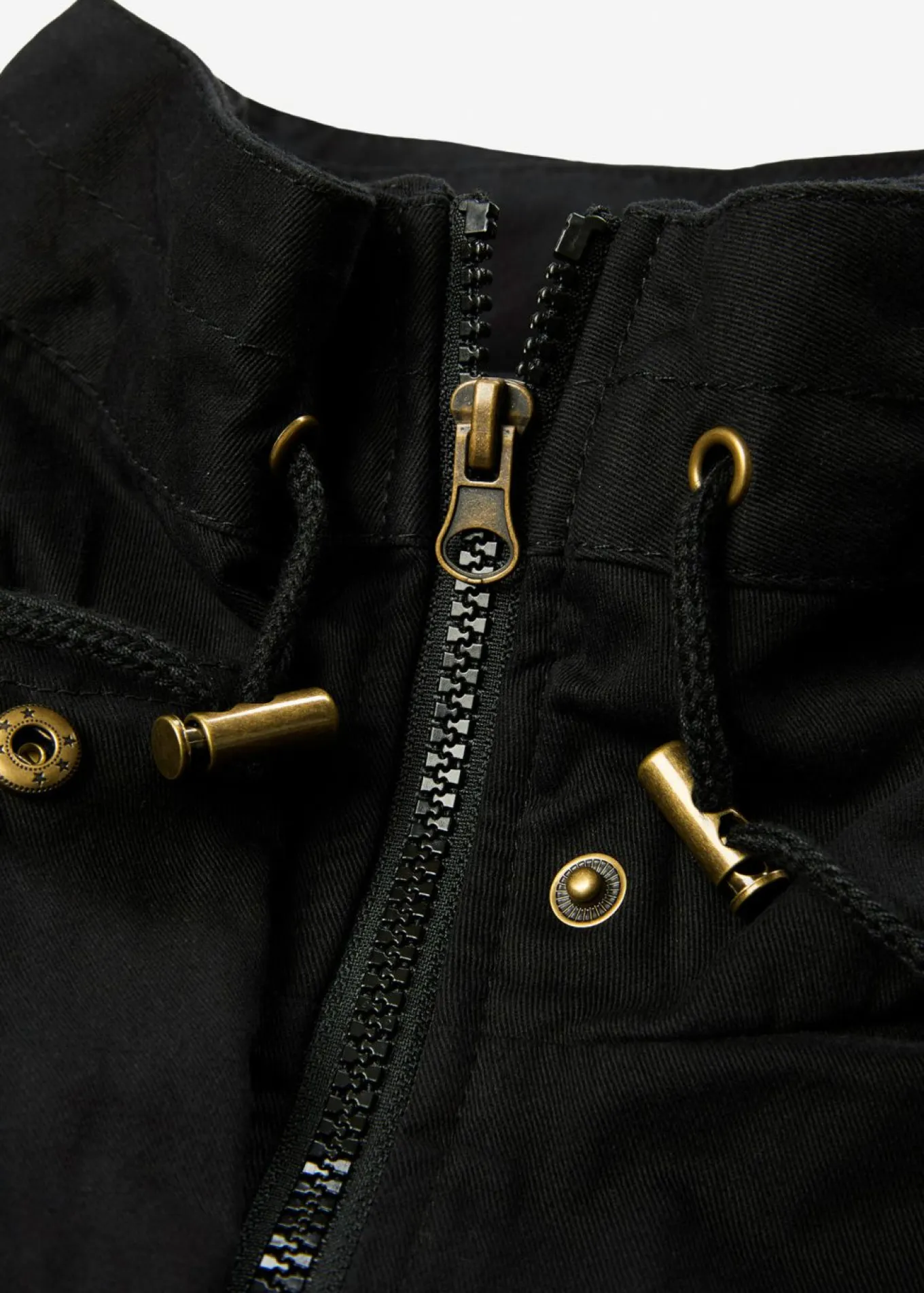 Parka corta de algodón con cuello alto, entallada