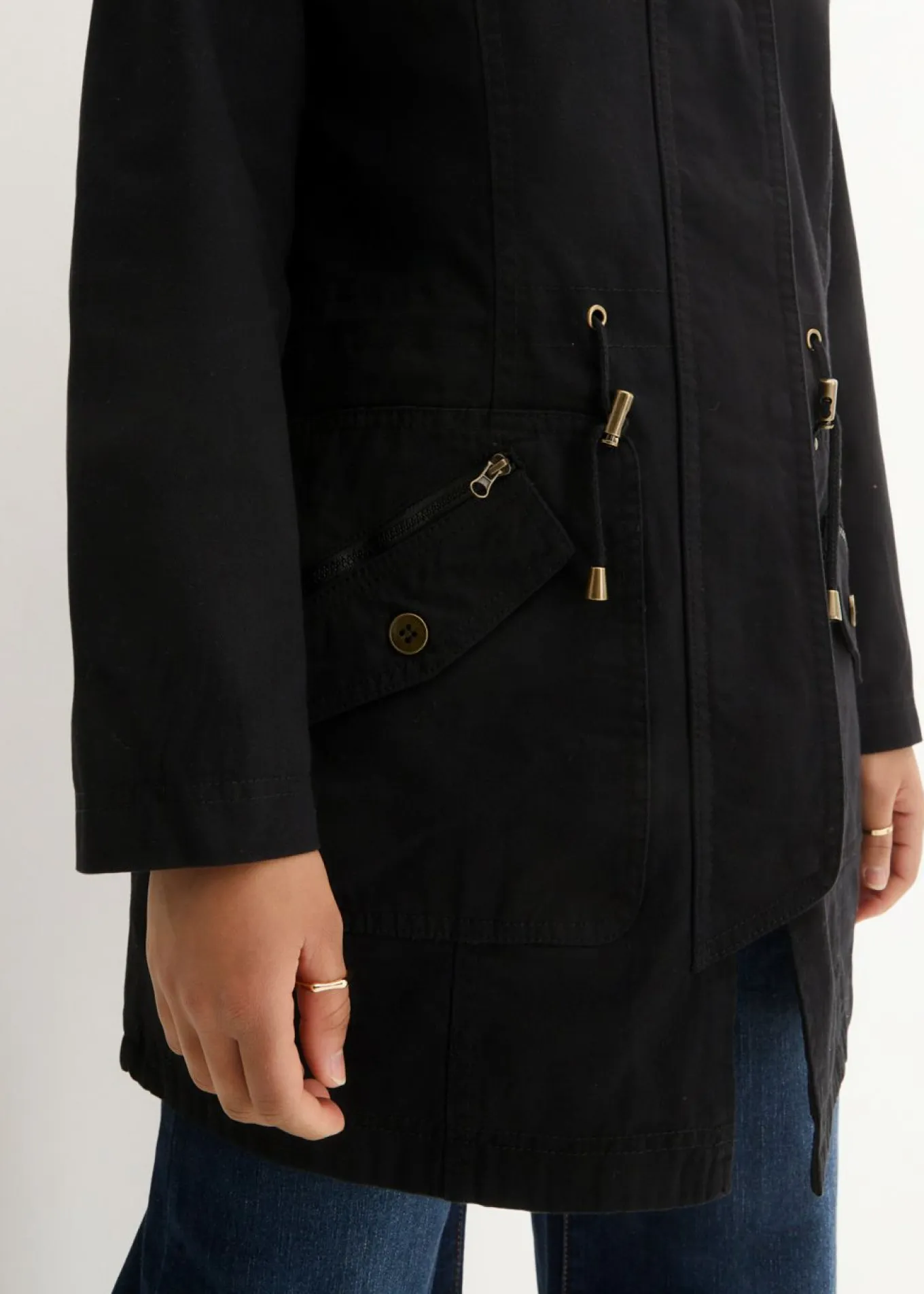 Parka corta de algodón con cuello alto, entallada