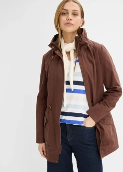 Parka corta de algodón con cuello alto, entallada